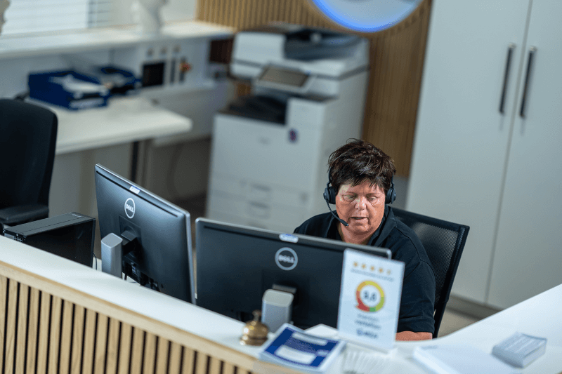 Receptionist
